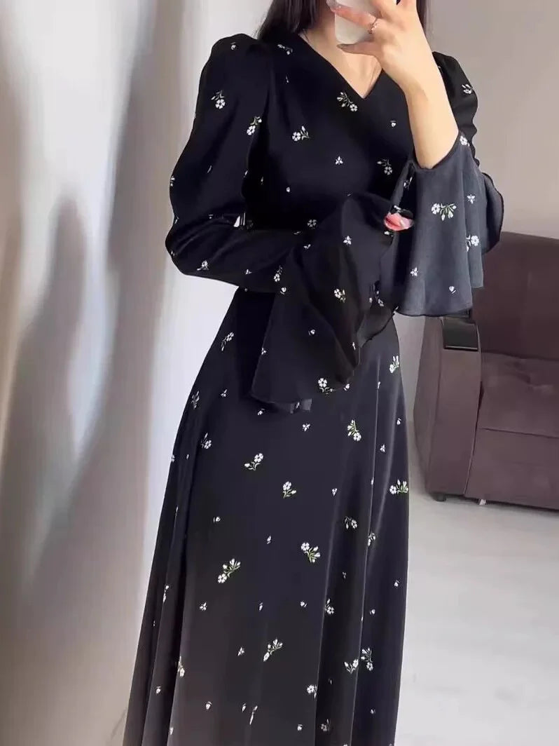 Langes Blumenkleid